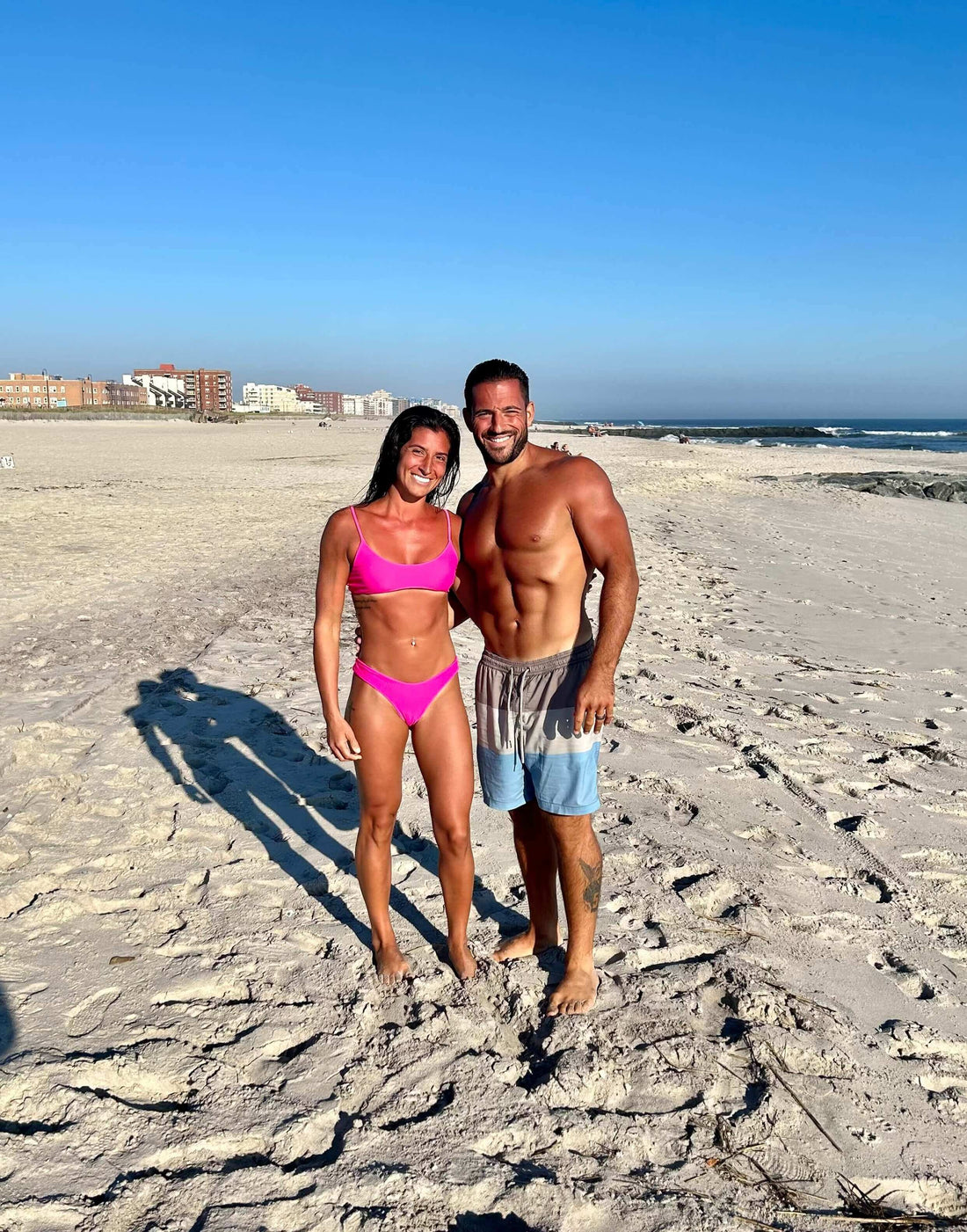 A couple enjoying the beach, highlighting the benefits of how grounding & earthing improve health.