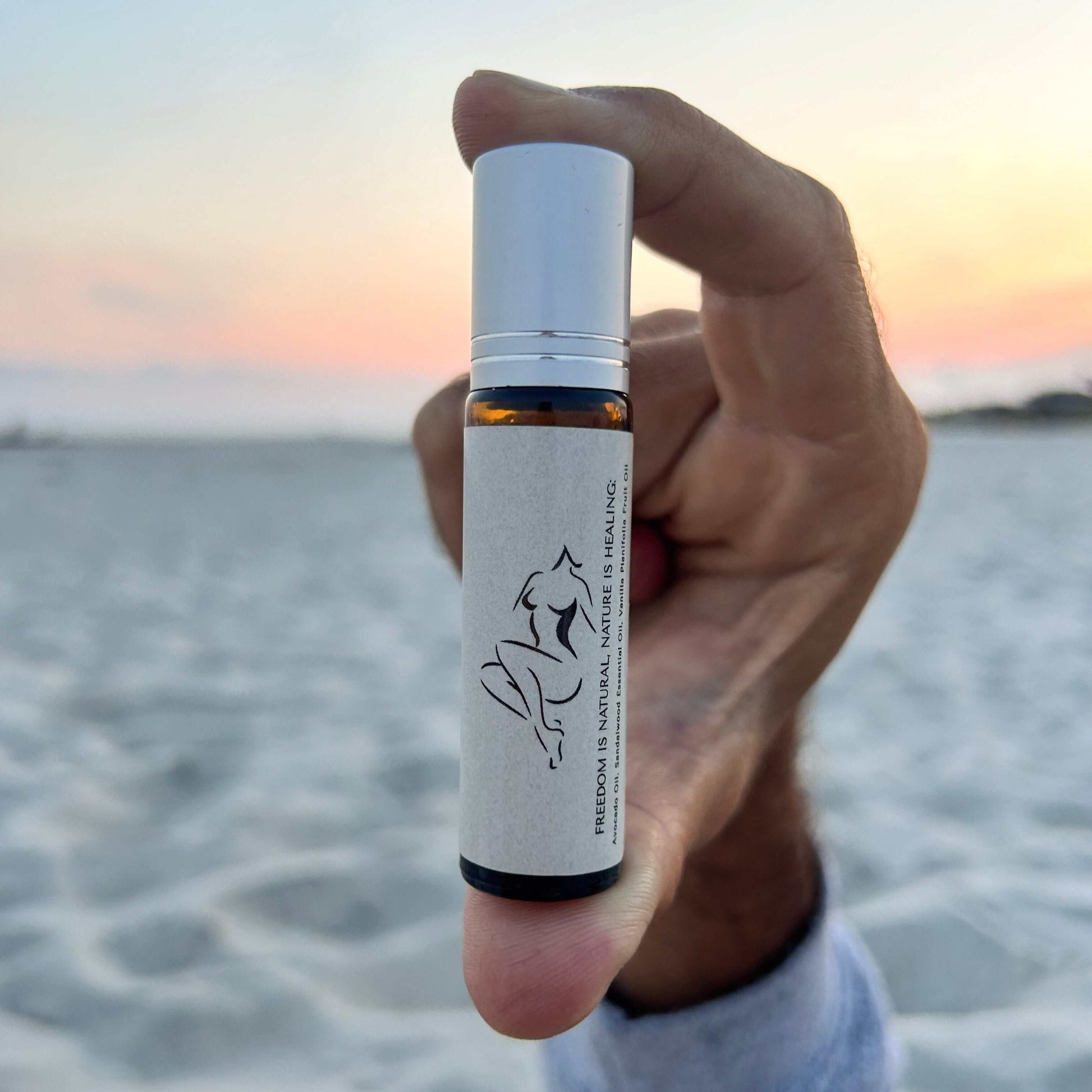 Clean fragrance roll-on oil for daily wear Born To Be Free Bare Cashmere Essence Roll-On Oil