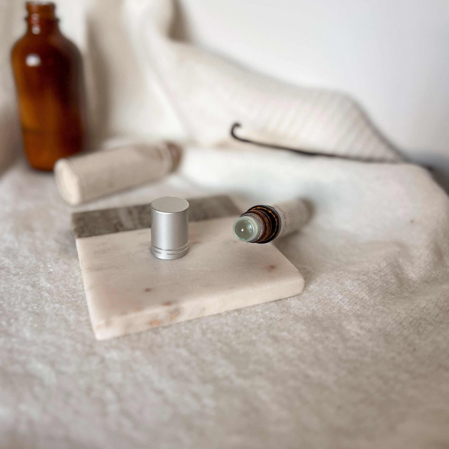 Essential oil roll-on scent bare cashmere Bare Cashmere Essence Roll-On Oil